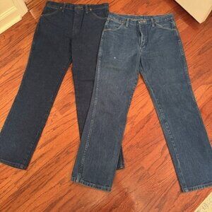 2 PAIR OF MENS WRANGLER BLUE JEANS, SIZE 32 X 30